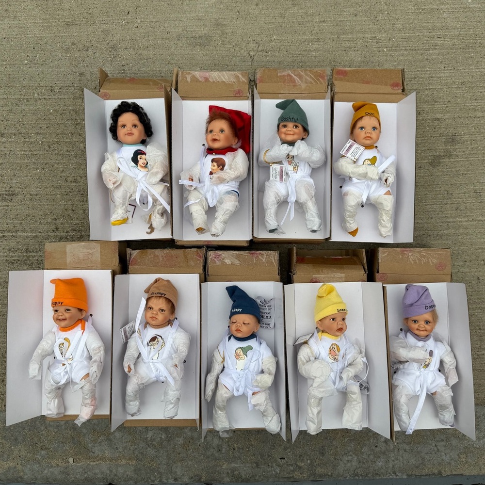 The Ashton-Drake Galleries Snow White, Prince and Seven Dwarf Doll Collectibles